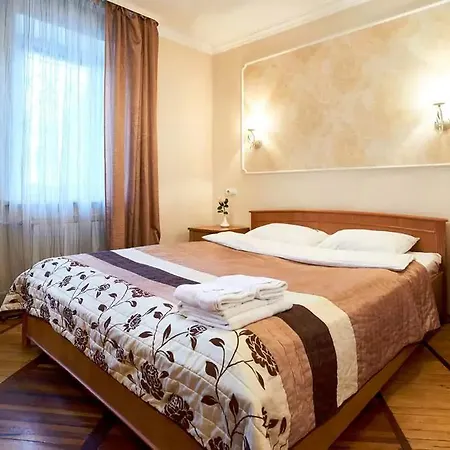 On Kontraktova Ploshcha Апартаменти *
